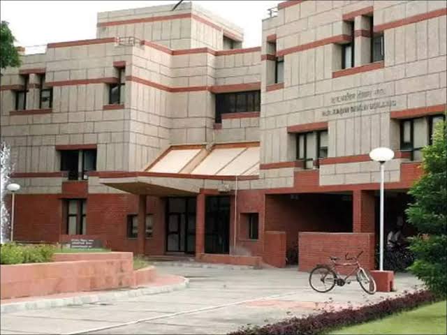 IIT Kanpur – Campus, Programmes, Facilities,&nbsp;Scholarships